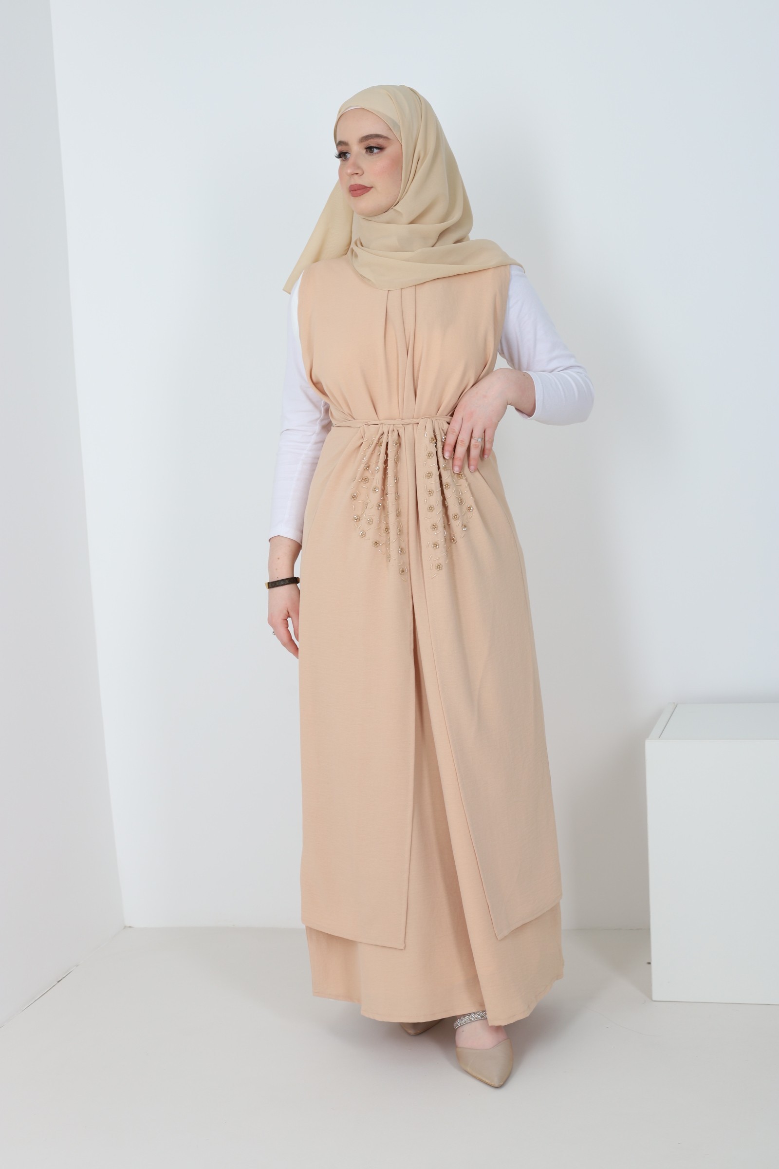 Abaya Dubai beige classe et raffiné pour femme musulmane