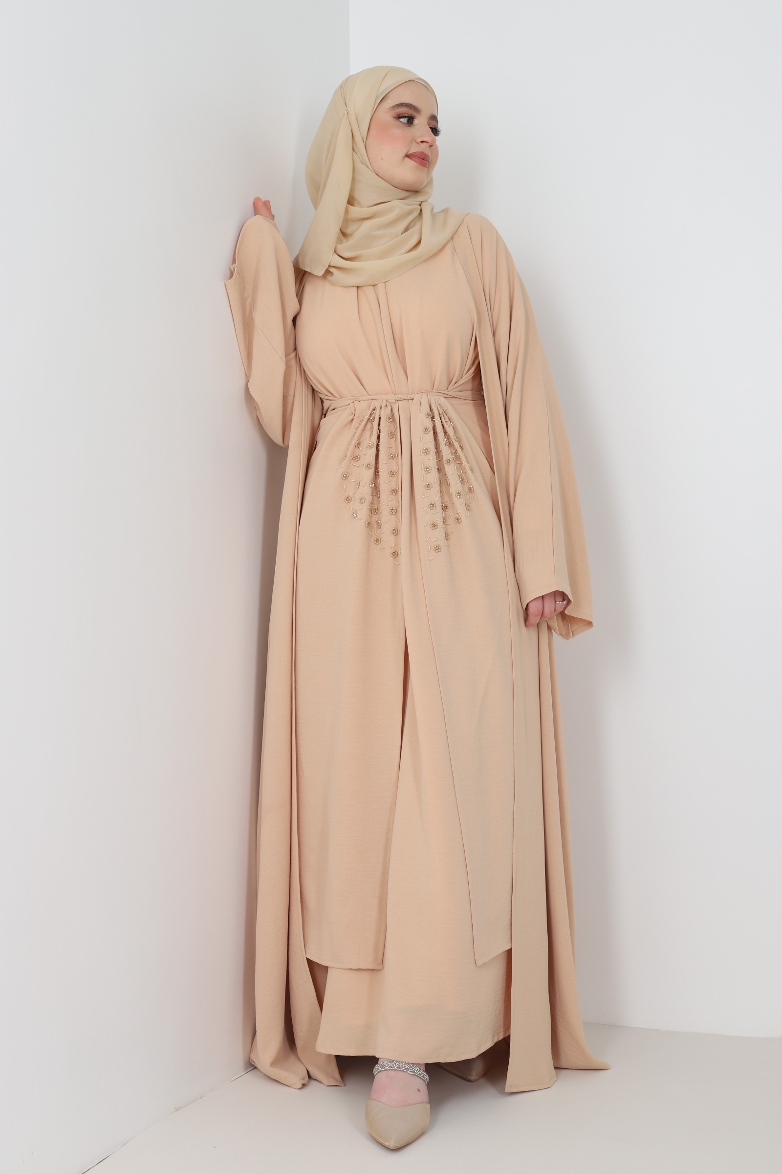 Abaya Dubai beige classe et raffiné pour femme musulmane