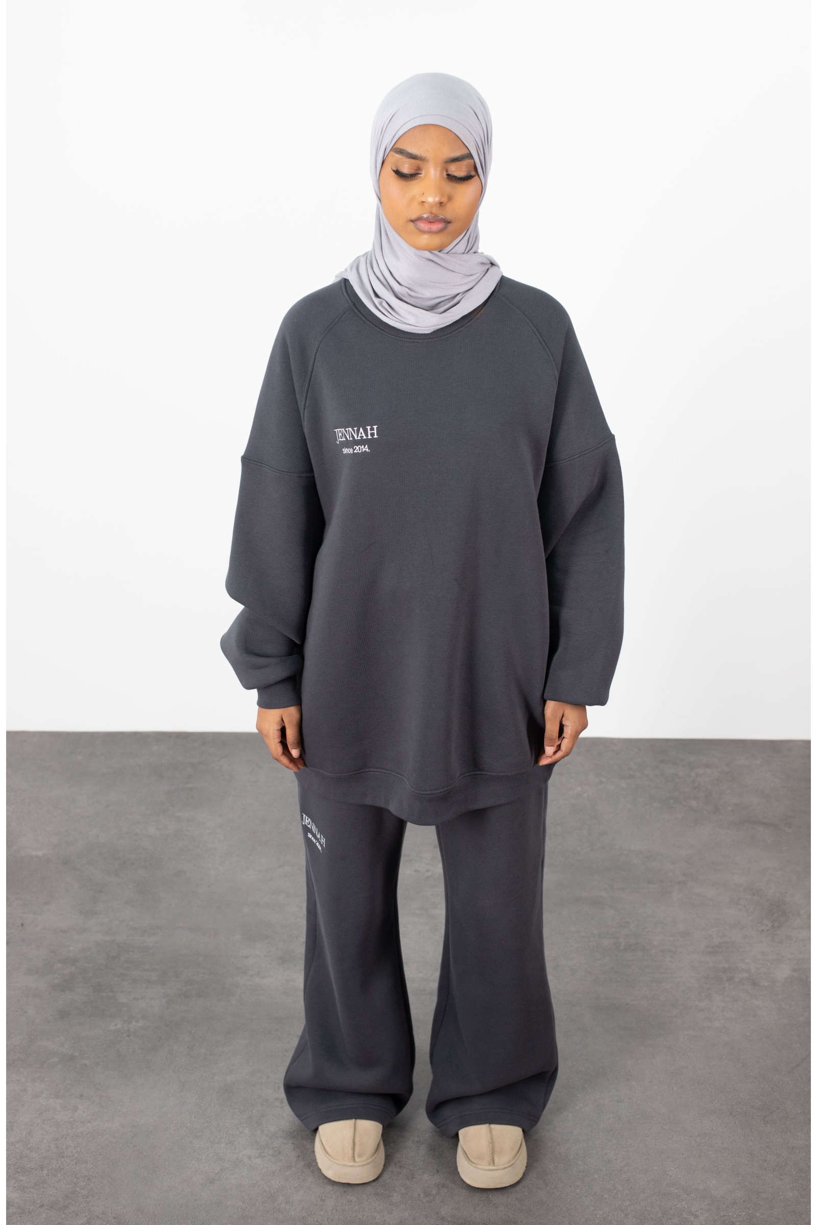 Loose-fitting jogger set with a round-neck pullover and no hood.