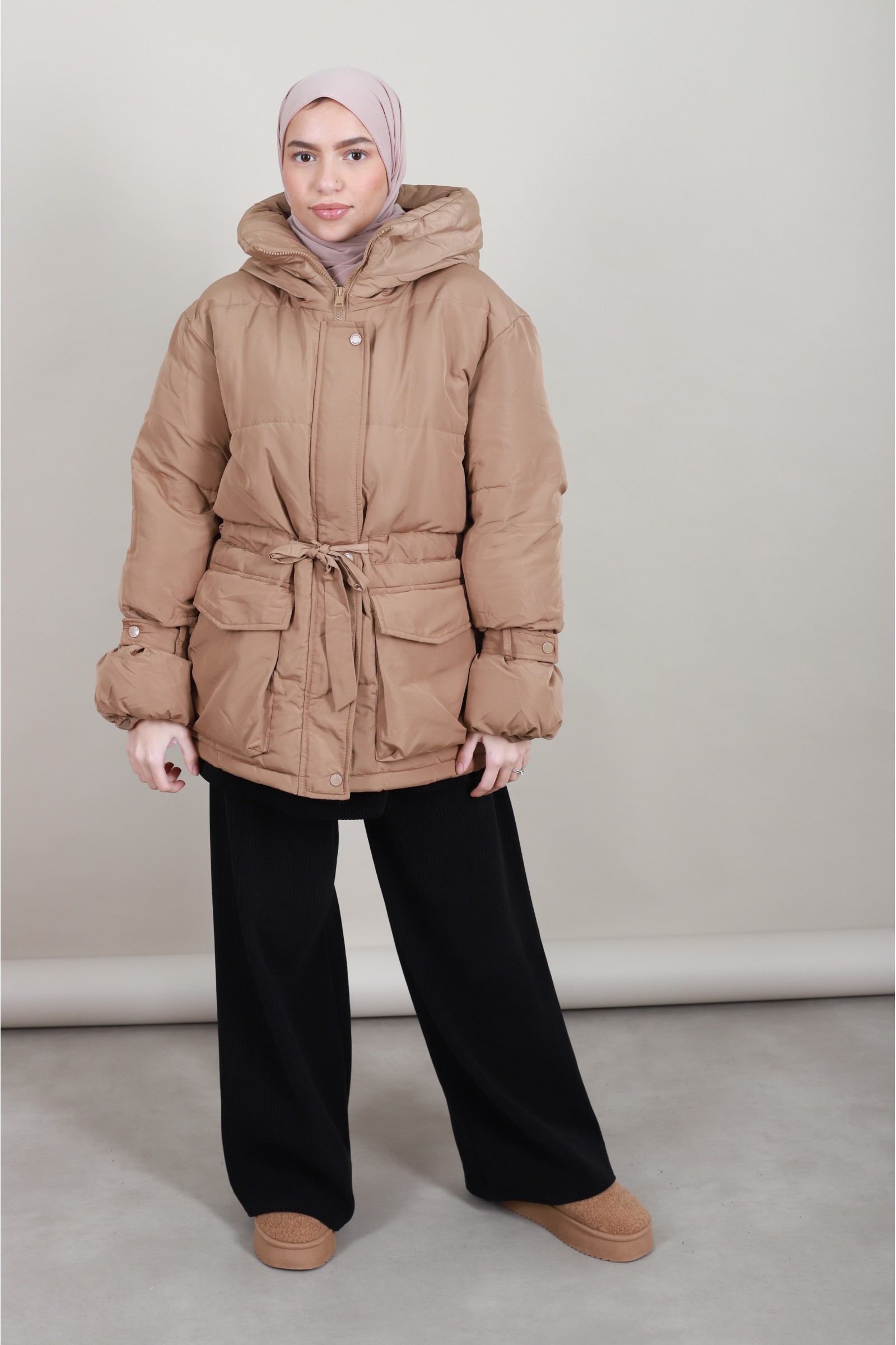 Short hooded down jacket perfect for winter