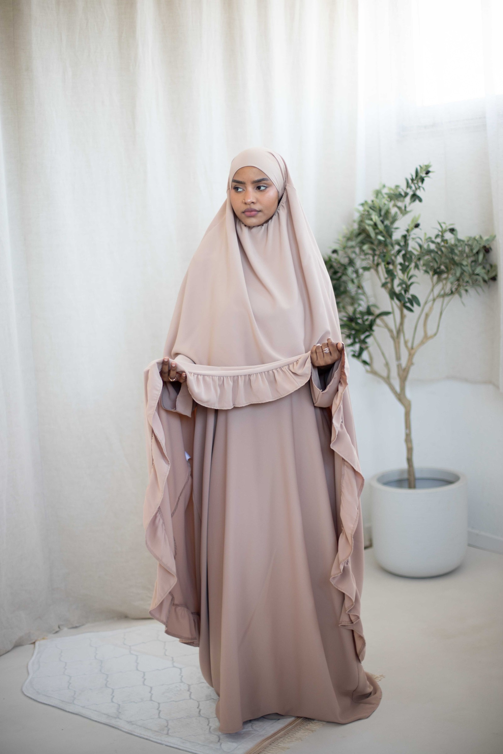 Robe de prière soie de médine avec khimar idéal pour le ramadan 2024