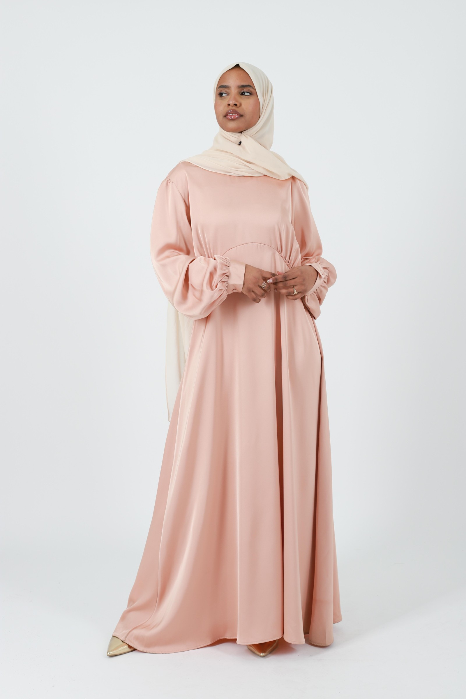 Abaya de fête simple et chic pour femme musulmane