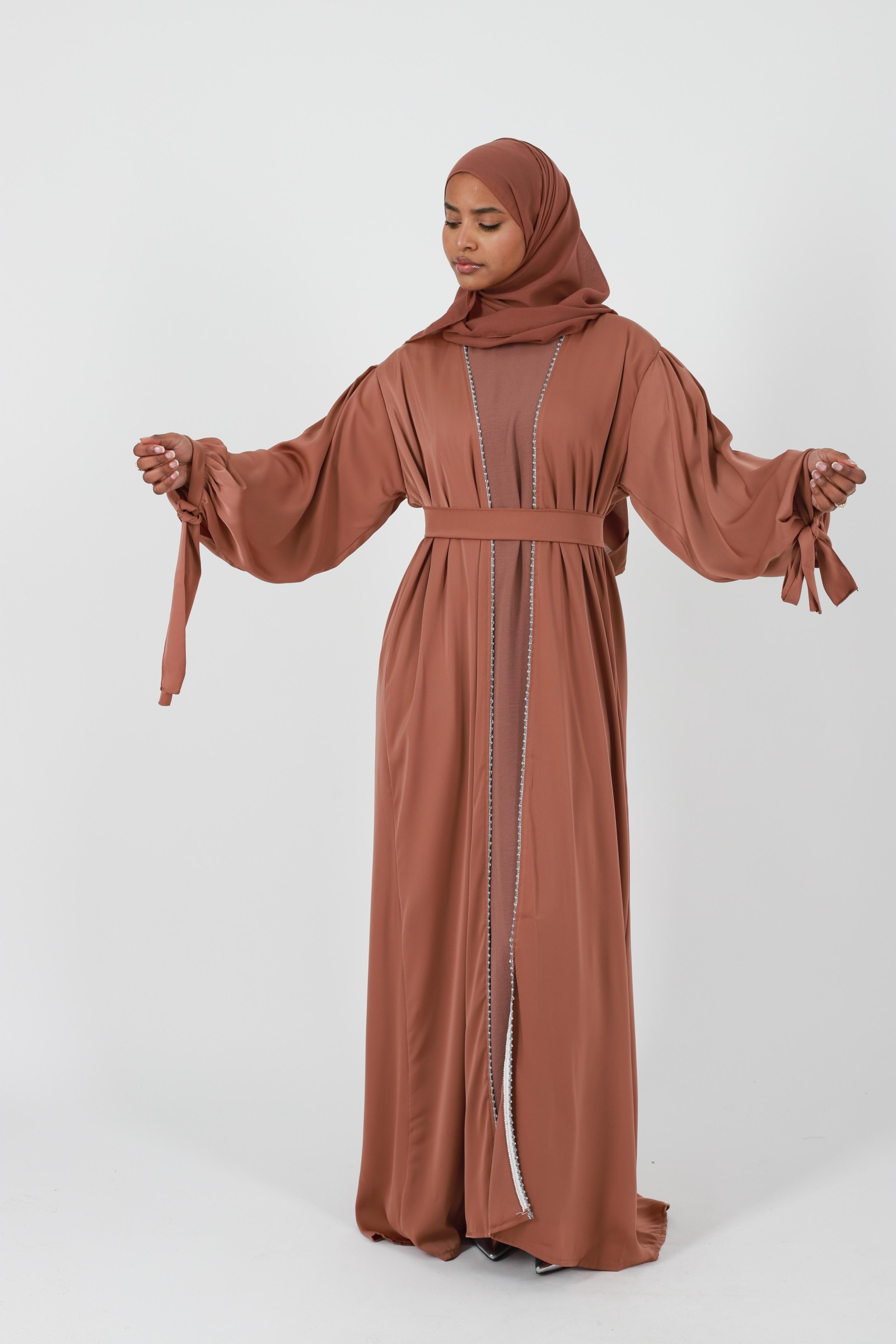Chic and modern abaya dubai party outfit for Muslim women